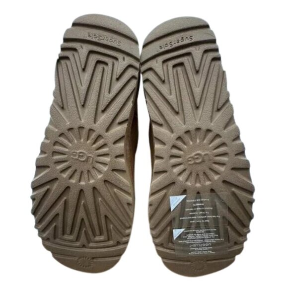 NWT UGG WOMEN'S CLASSIC SHORT CHESTNUT SUEDE SHEARLING LINED SARISSA BOOTS - 7 - Picture 6 of 7